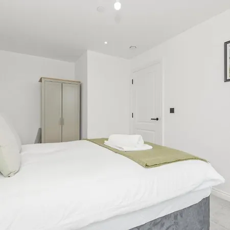 Apartment Stay-mini Golf Dart Board Included - Pass The Keys