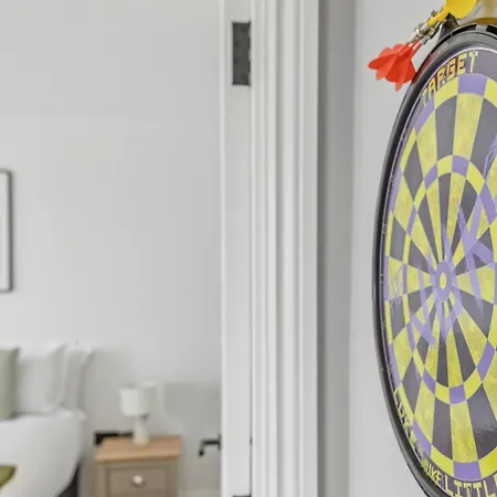 Apartment Stay-mini Golf Dart Board Included - Pass The Keys Leeds (West Yorkshire)